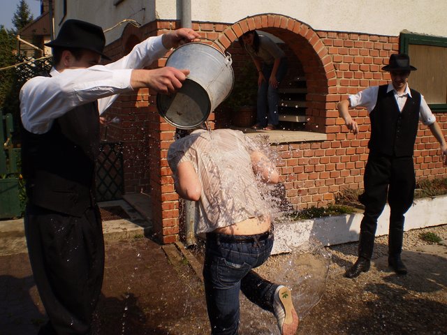 Népi locsolkodás 2008